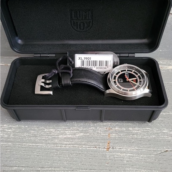 Luminox Atacama Field Automatic 1900 Series Watch - Picture 3 of 5